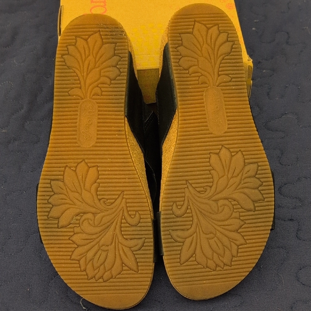 EuroSoft Gladis Black Women's Strappy Sandals - Picture 3 of 8